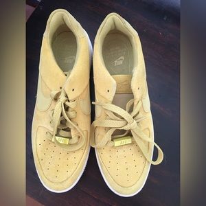 Nike Air Force 1 Suede yellow size 7.5